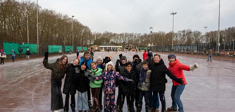 It giet oan...schaatsen groep 7/8